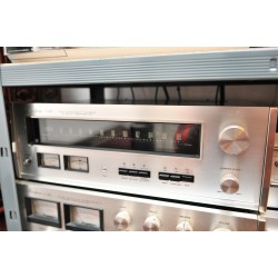   Accuphase T-101 tuner